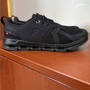 On Running Youth Black Sneakers